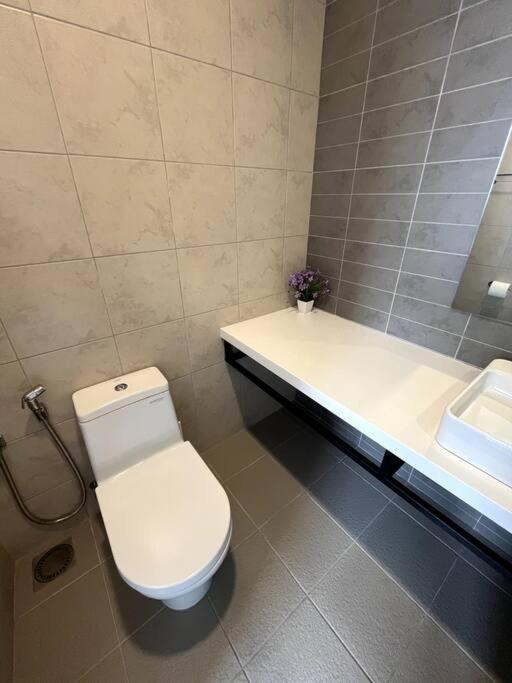 The Robertson Klcc 1 1 Bathroom By Jz Apartment *