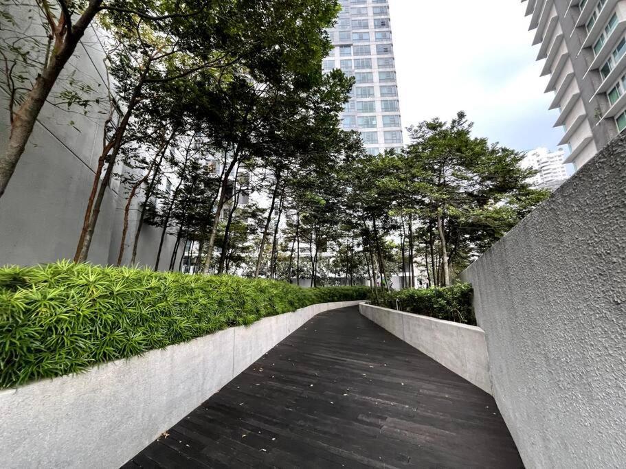 The Robertson Klcc 1 1 Bathroom By Jz Pangsapuri