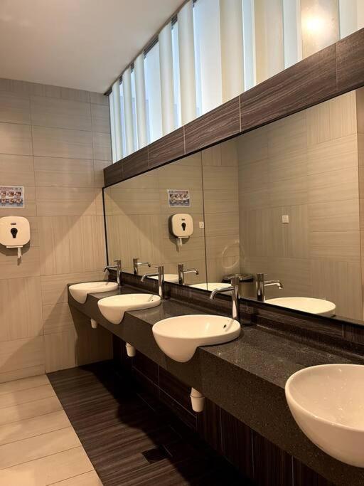 The Robertson Klcc 1 1 Bathroom By Jz Pangsapuri Kuala Lumpur